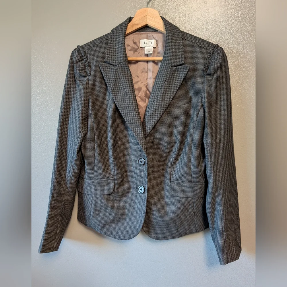 LOFT Gray Blazer with Notched Lapels and Ruffled Shoulders Women's 10 Petite - Picture 7 of 9